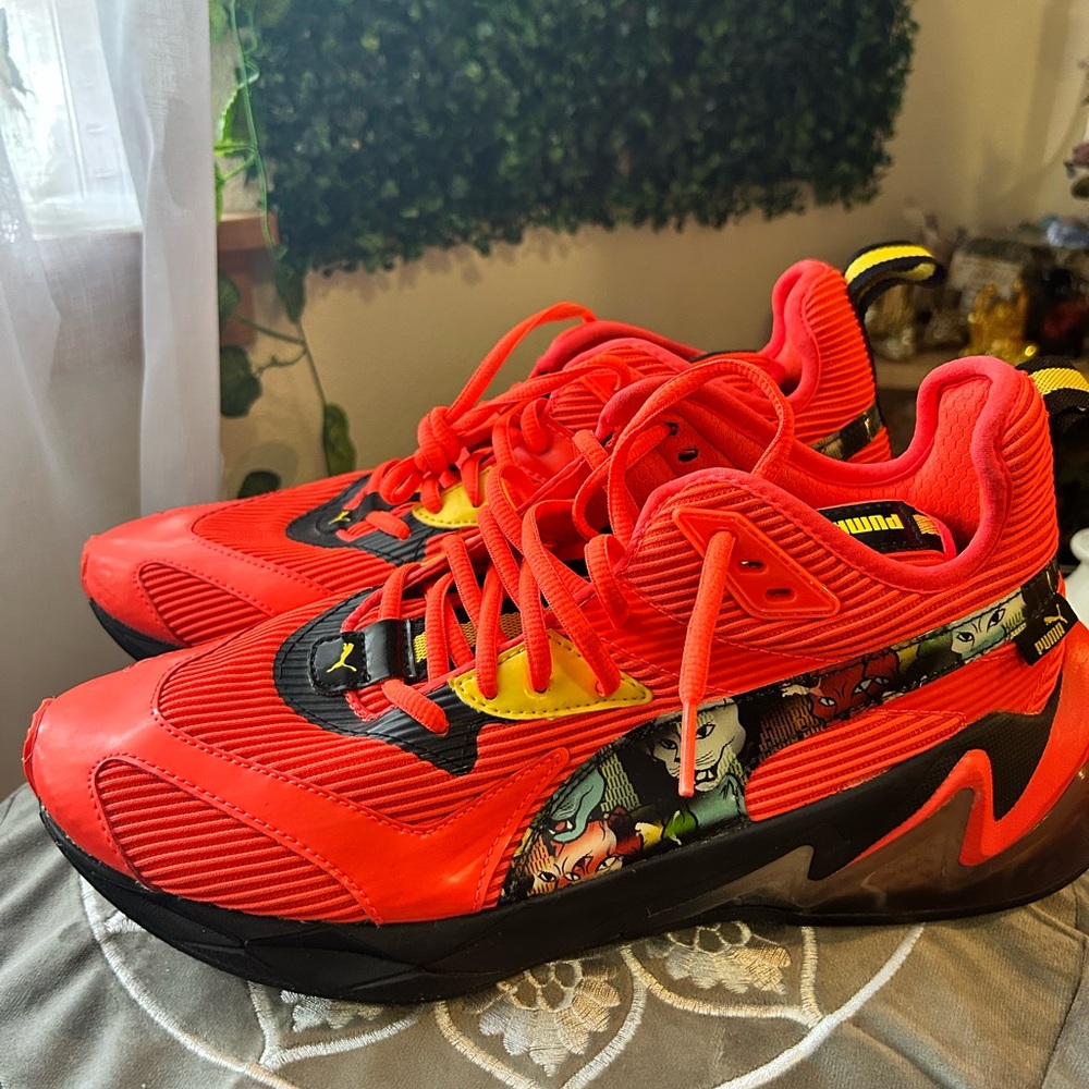 Men’s scary cat Puma sneakers